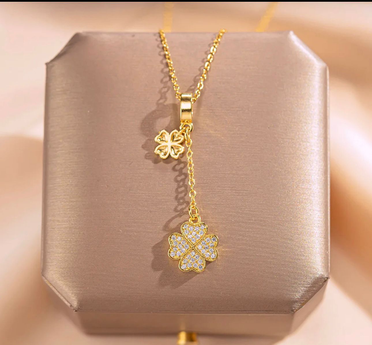 Clover bow